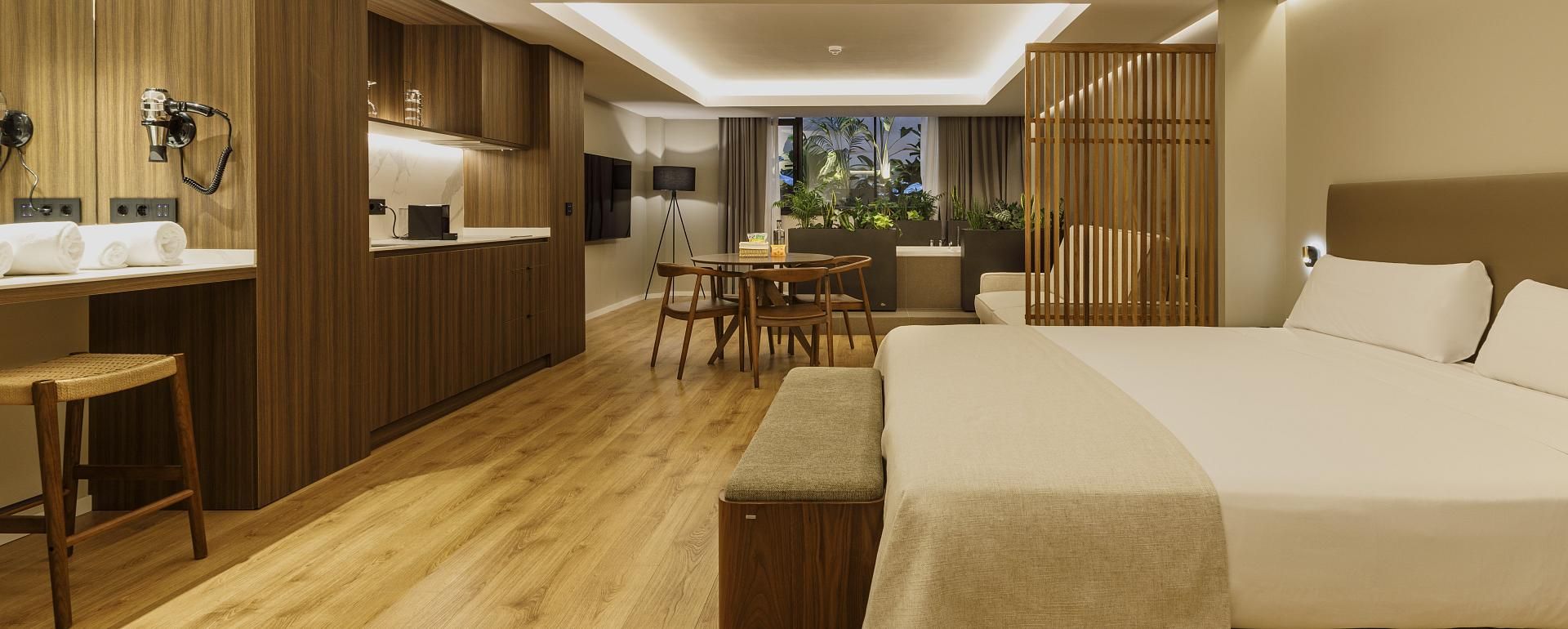 SIGNATURE ROOM
